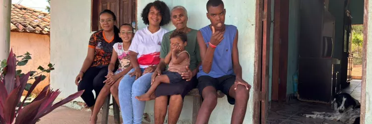 Estudante da rede estadual alfabetizada aos 11 anos de idade comemora ingresso na universidade 
