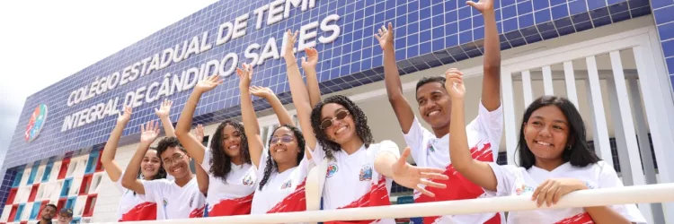 População de Cândido Sales celebra entrega de nova escola de tempo integral