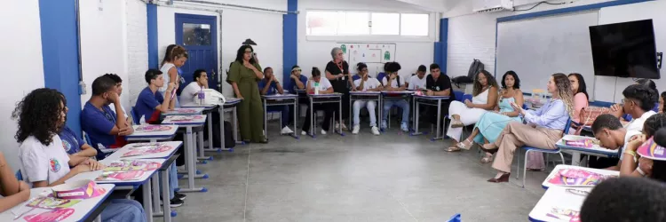 Dia M mobiliza escolas estaduais da Bahia com debates e ações de valorização das mulheres