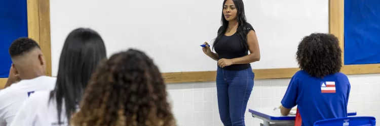 SEC publica lista provisória de profissionais da Educação para mudança do padrão na carreira