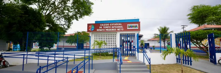 Modernização do Colégio Estadual Renato Medeiros Neto é entregue pelo Governo do Estado