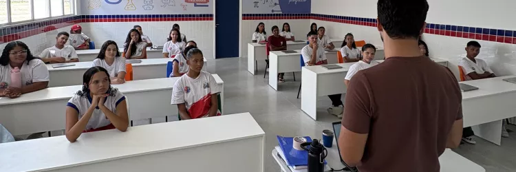 Jovens passam por formação para assumir papéis de liderança estudantil