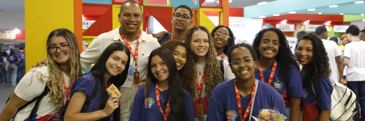 Clube do Livro fortalece leitura e protagonismo estudantil na Bienal do Livro da Bahia 2026