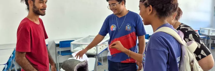 Colégio estadual recebe exposição itinerante do Museu Geológico da Bahia