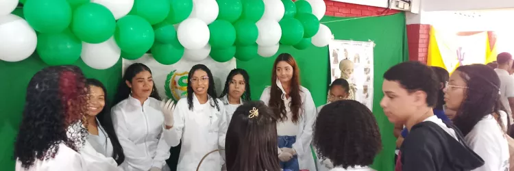 Feira inspira estudantes na escolha profissional no Médio Sudoeste baiano