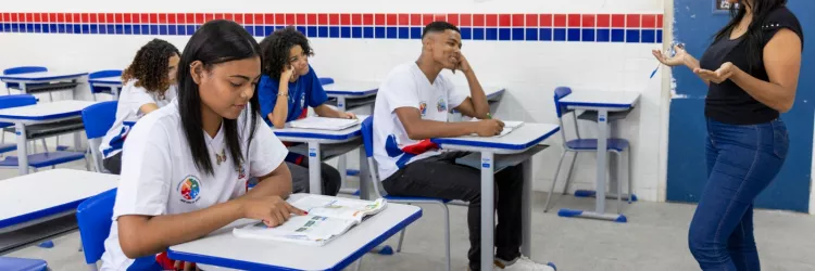 Profissionais da Educação começam a receber pagamento do acordo do Piso Salarial do Magistério