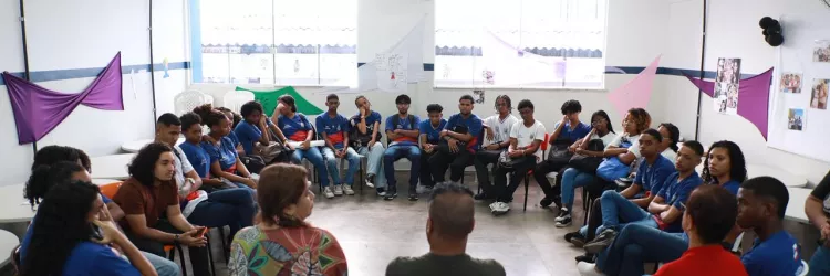 Roda de conversa e incentivo à leitura abrem o Maio Antirracista, evento do Colégio Estadual Clarice Santiago dos Santos