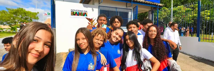 Em Ubatã, governador entrega 150ª escola reformada e ampliada desde 2023