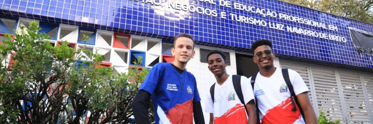 Estado entrega modernização do CEEP Luiz Navarro de Brito, na Lapinha, em Salvador