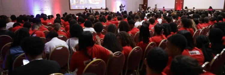 Encontro reúne estudantes da rede estadual para compartilhar experiências de aprendizagem e primeiro emprego