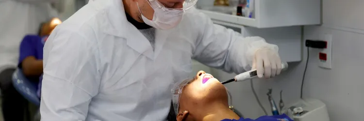 Em Salvador, Odontomóvel disponibiliza atendimento em saúde bucal gratuito para cerca de mil estudantes da rede estadual