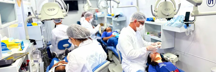 SEC e SESAB levam  Odontomóvel para atender estudantes do Arenoso, em Salvador