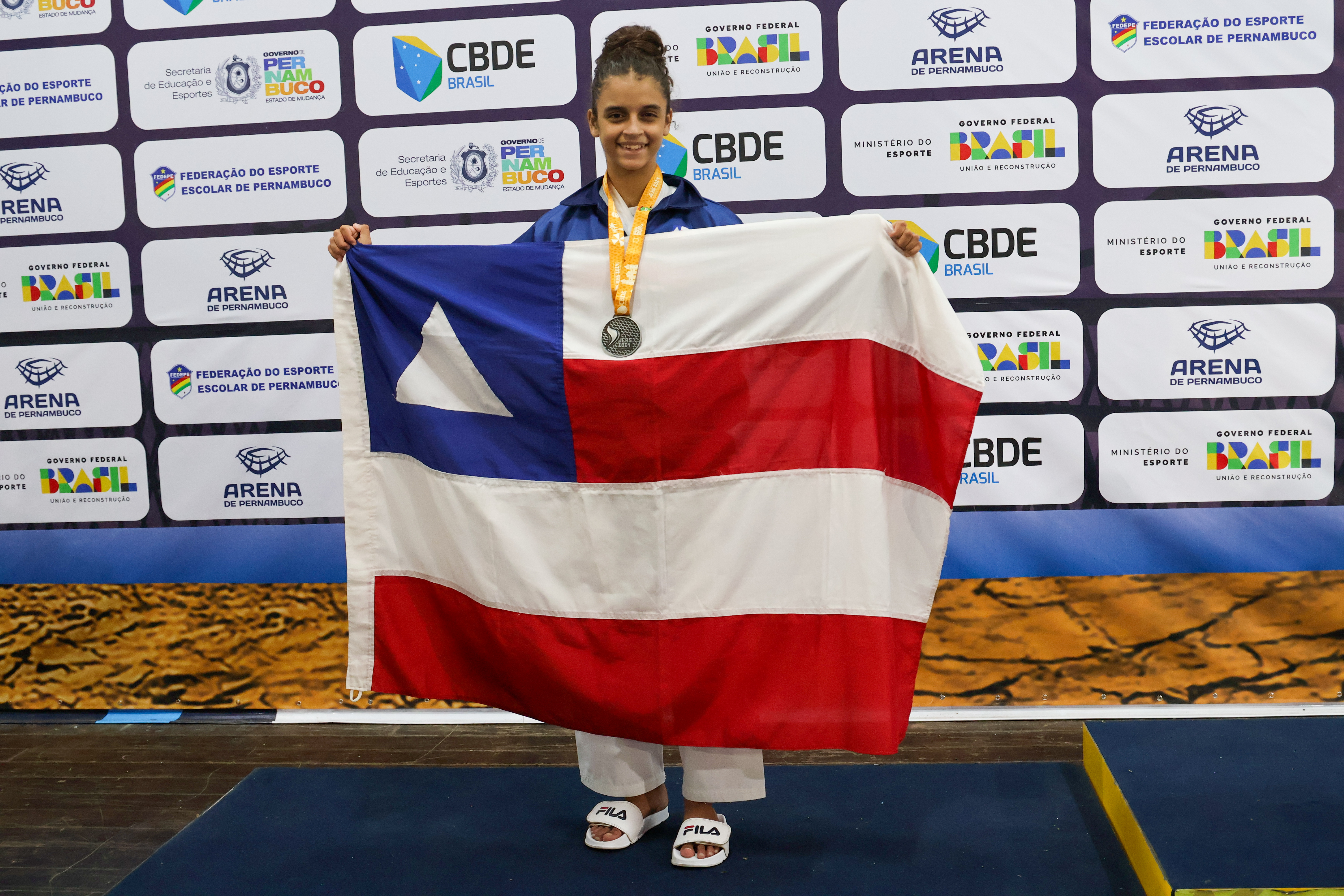 Jebs - Karatê - Ft Jessica Tavares 