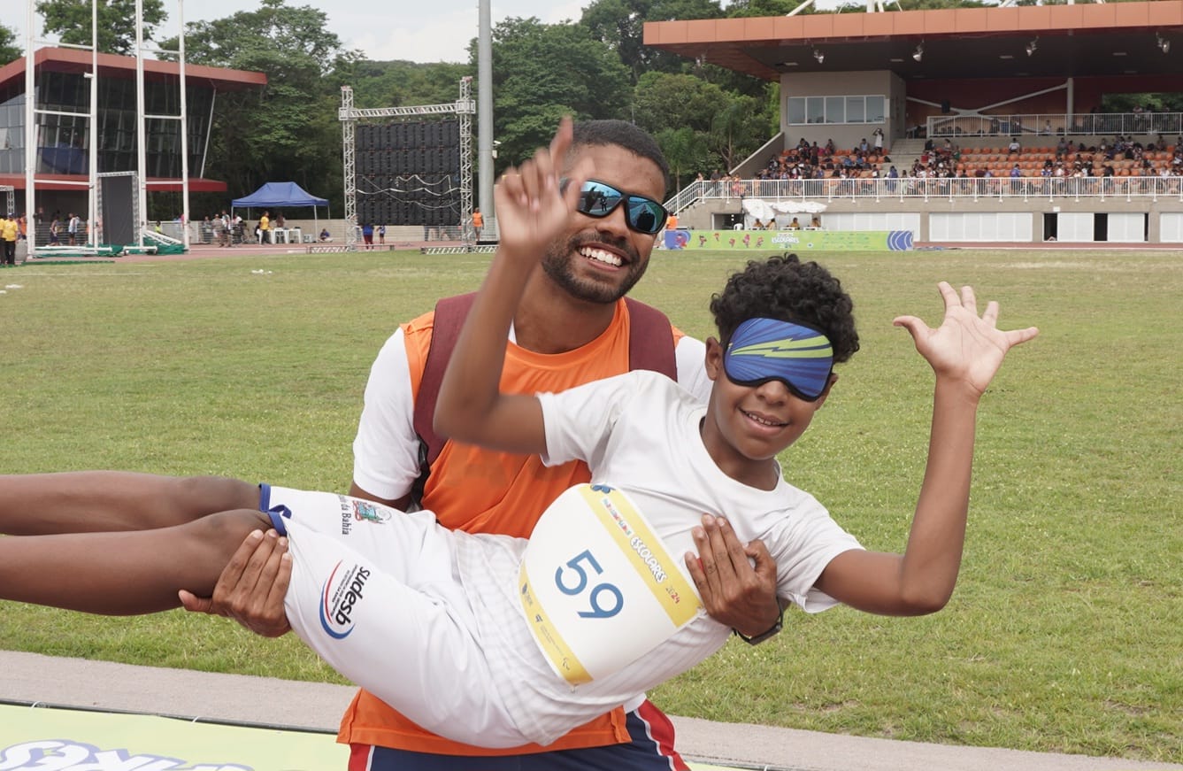 ATLETA DAVY SANTOS E PROFESOR OTO GABRIEL. FOTO WILSON MILITÃO