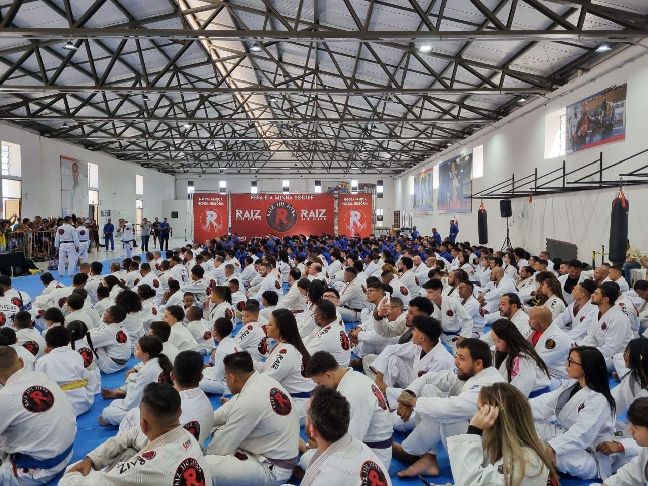 Cerimônia de graduação de faixa. Foto: Divulgação/ FBJJMMA