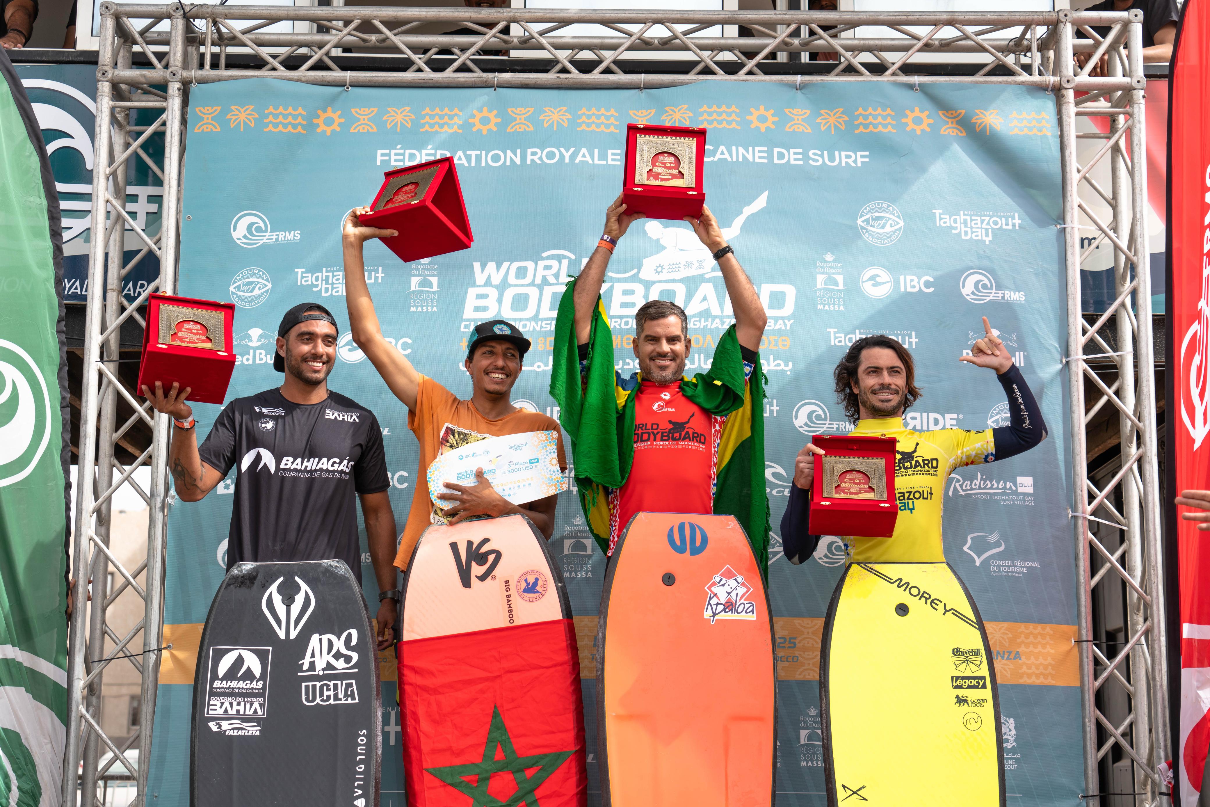 Uri Valadão foi campeão e Gabriel Braga, campeão do ano passado e apoiado pelo FazAtleta, ficou com o terceiro lugar no último domingo, 16  Ao abrir a temporada do bodyboarding mundial, Marrocos novamente trouxe bons resultados para os baianos. Pelo segundo ano consecutivo, um representante do estado chegou ao lugar mais alto do pódio. Atleta de diversas gerações do bodyboarding mundial, Uri Valadão conquistou o título da primeira etapa do circuito mundial no último domingo, 16. Já Gabriel Braga, campeão em