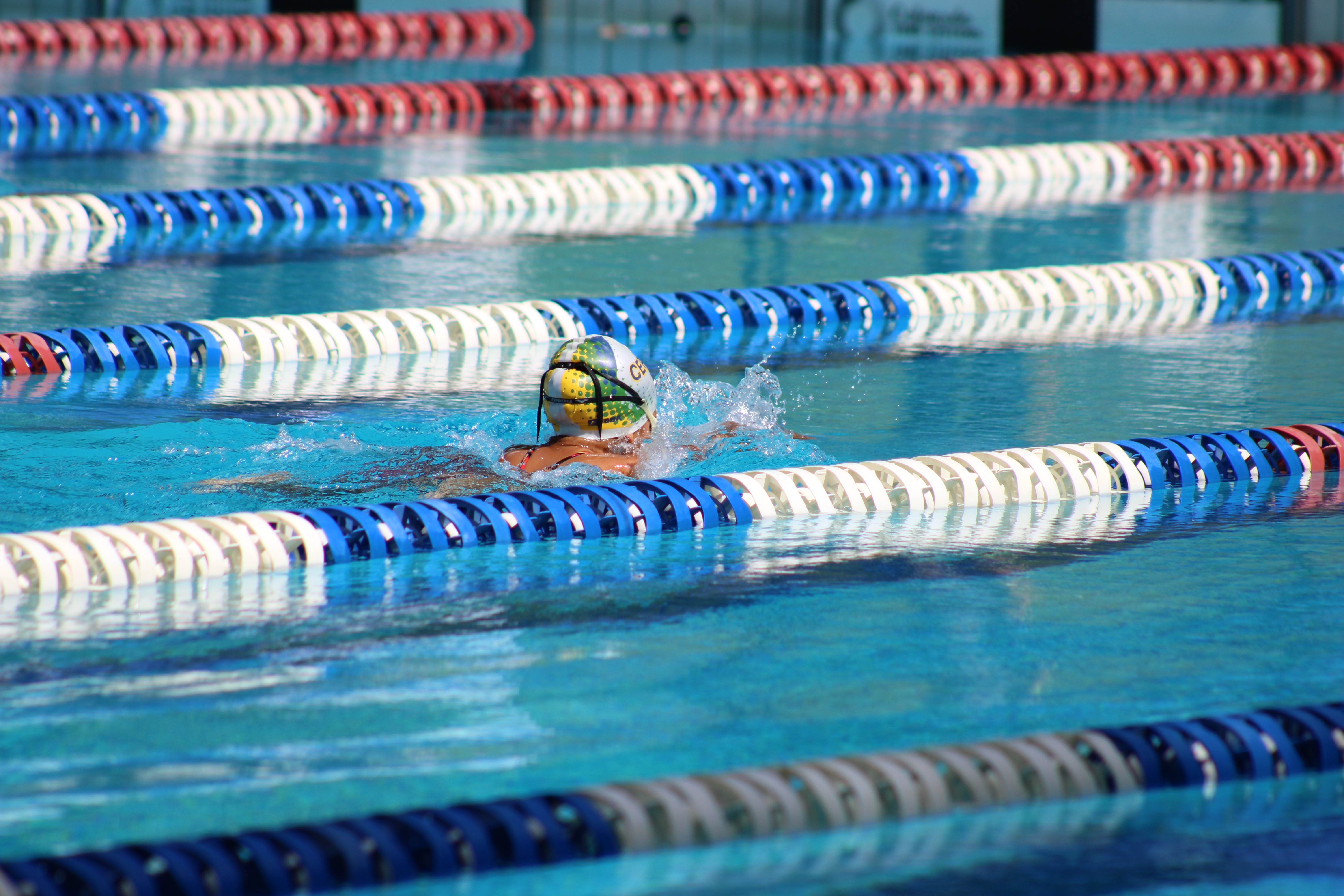 Competição na Piscina Olímpica da Bahia 