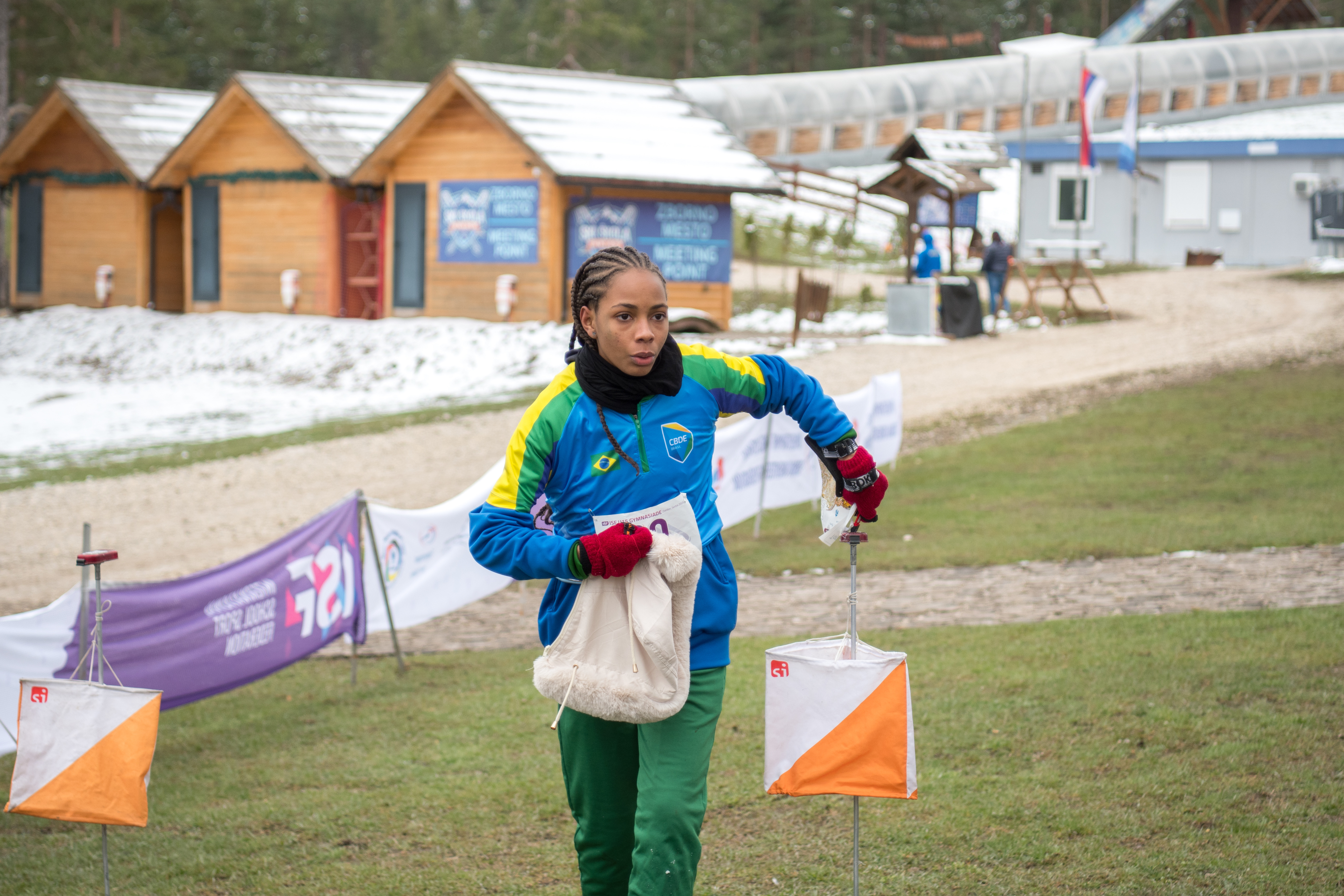 Maria Isabelly da orientação no Gymnasiade U15
