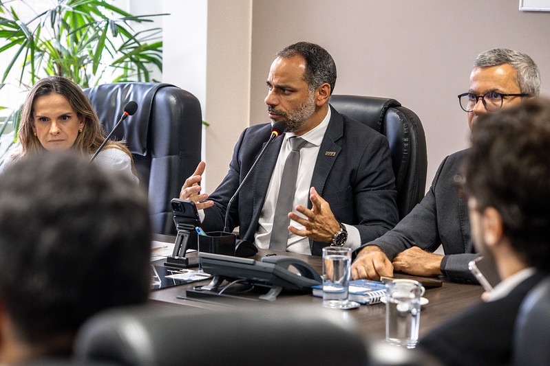 Representantes dos estados presentes reafirmaram o empenho para fortalecer a articulação criada para integrar as políticas do esporte   Sediada pela primeira vez na Bahia, a reunião da Câmara Temática de Esporte do Consórcio Nordeste trouxe a Salvador, na manhã desta quinta-feira (06), gestores e representantes de estados nordestinos para discutir pautas estratégicas voltadas ao fortalecimento das políticas públicas do segmento esportivo na região. O encontro aconteceu na Secretaria do Trabalho, Emprego, Re