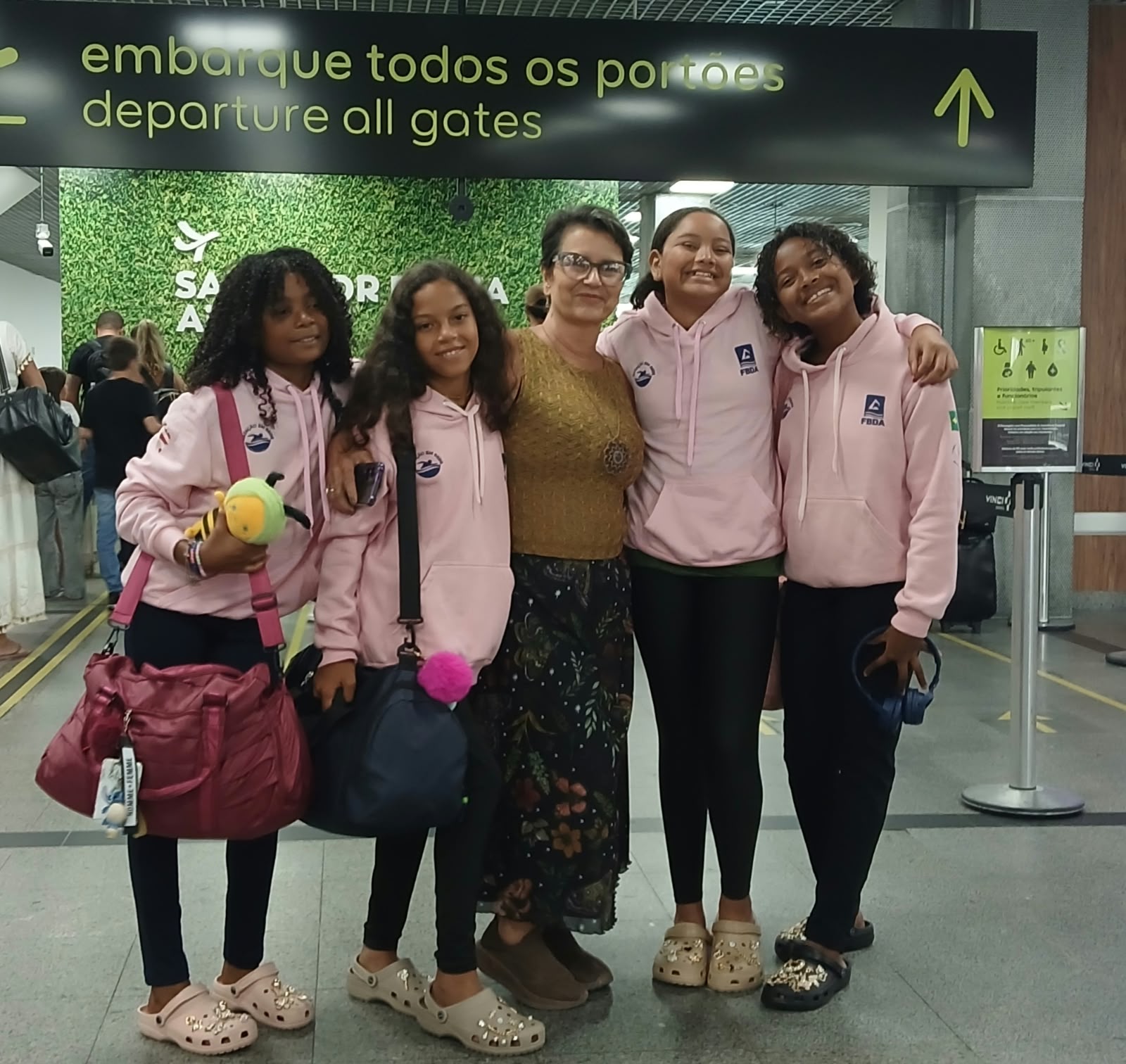 Atualmente, as atletas treinam na Piscina Olímpica da Bahia e são talentos revelados na escolinha do projeto Natação em Rede. Fonte/Crédito Ascom FBDA