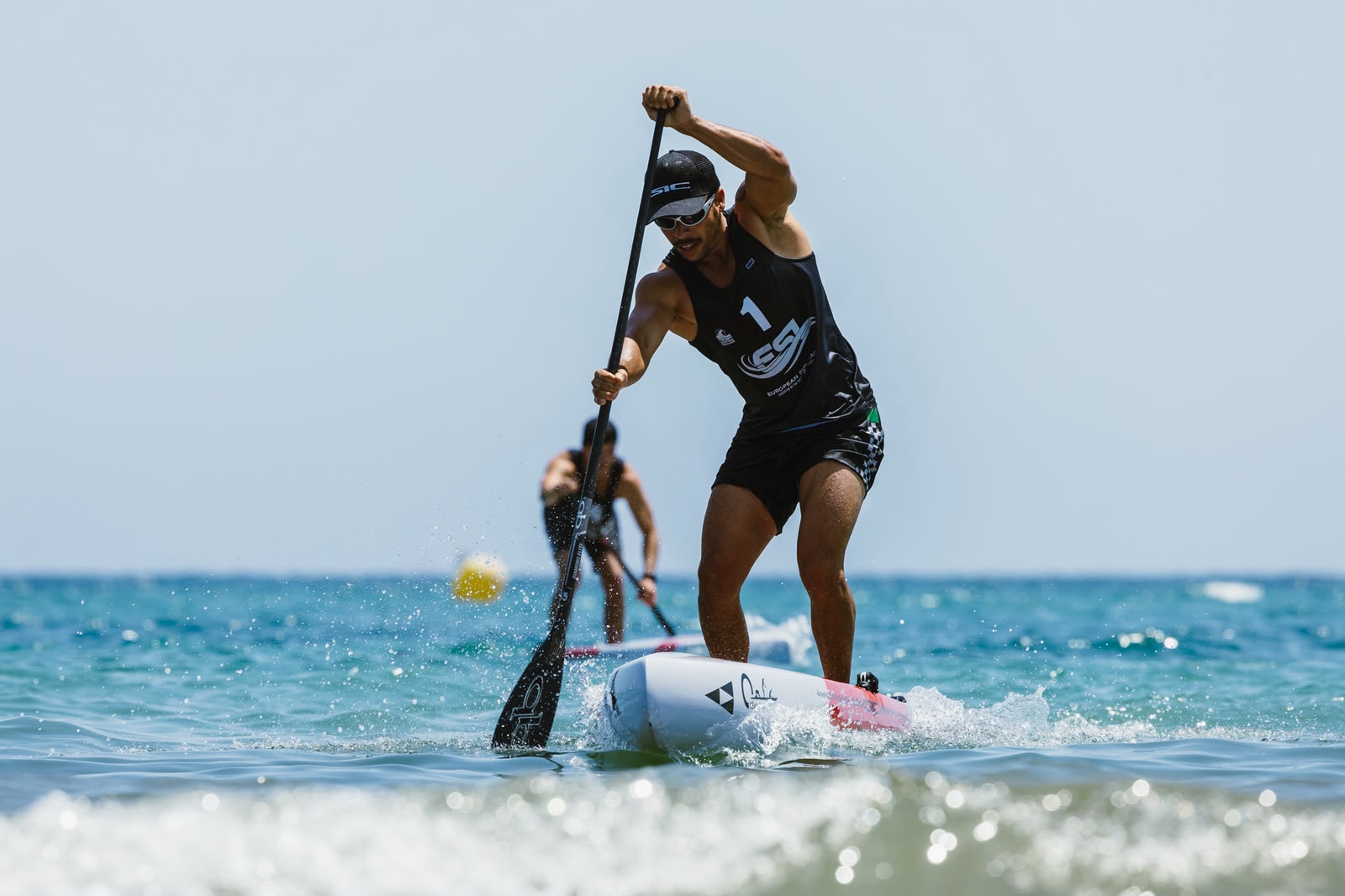Com um largo histórico de títulos mundiais e brasileiros, o surfista baiano de stand up paddle race David Leão, 25, vai em busca de mais uma conquista para sua galeria na disputa do Campeonato Mundial SUP Race ICF, em Sabáudia, na Itália.