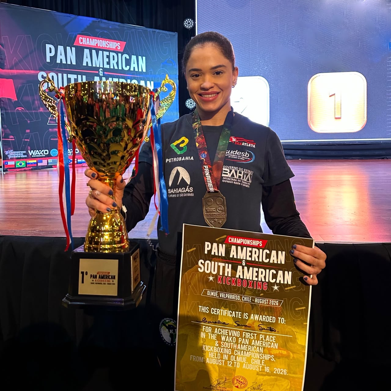 A atleta Carolina Sousa vem consolidando um ano vitorioso para a Bahia e para o Brasil no kickboxing.