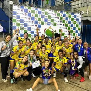 Time de handebol na Arena de Esportes. Créditos: Arquivo Pessoal/Tamiris Guerreiro