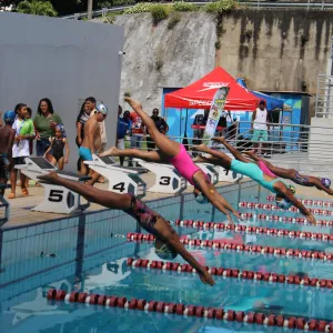 Competição na Piscina Olímpica da Bahia 