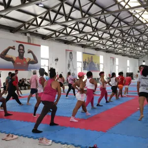  A atividade, organizada pelo Núcleo Mais Mulheres no Esporte, da Superintendência dos Desportos do Estado da Bahia (Sudesb), autarquia da Secretaria do Trabalho, Emprego, Renda e Esporte (Setre), reforçou a importância do cuidado com a saúde física no enfrentamento ao câncer de mama.
