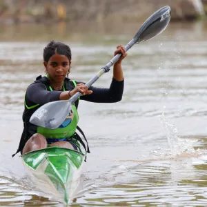 No interior, o programa Remando em Águas Baianas oferece aulas de canoagem para meninas de 7 a 17 anos, em dez núcleos distribuídos por oito municípios.