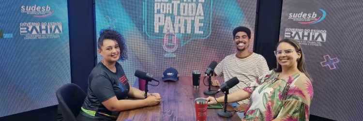 Presidente da Federação Baiana de Arco e Flecha (FBAF), Renata Barros, junto com os apresentadores do Sudesbcast, Madson Souza e Jéssica Tavares
