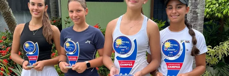 Troféu Lara Bittencourt nas duplas. Créditos: Divulgação/Academia Winner Tennis.