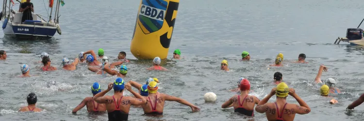 Sob sol e chuva, nadadores de todo Brasil protagonizaram competições acirradas nas águas da Baía de Todos os Santos nesta sexta-feira, 09, no Comando do 2º Distrito Naval.