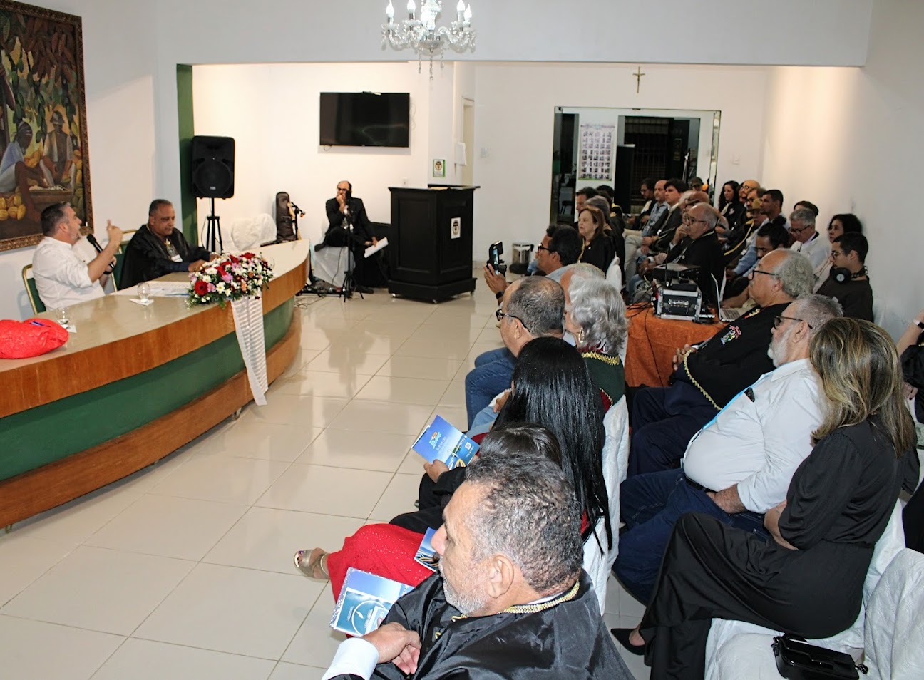FPC debate futuro da literatura e da política do livro e leitura no Colóquio das Academias de Letras da Bahia