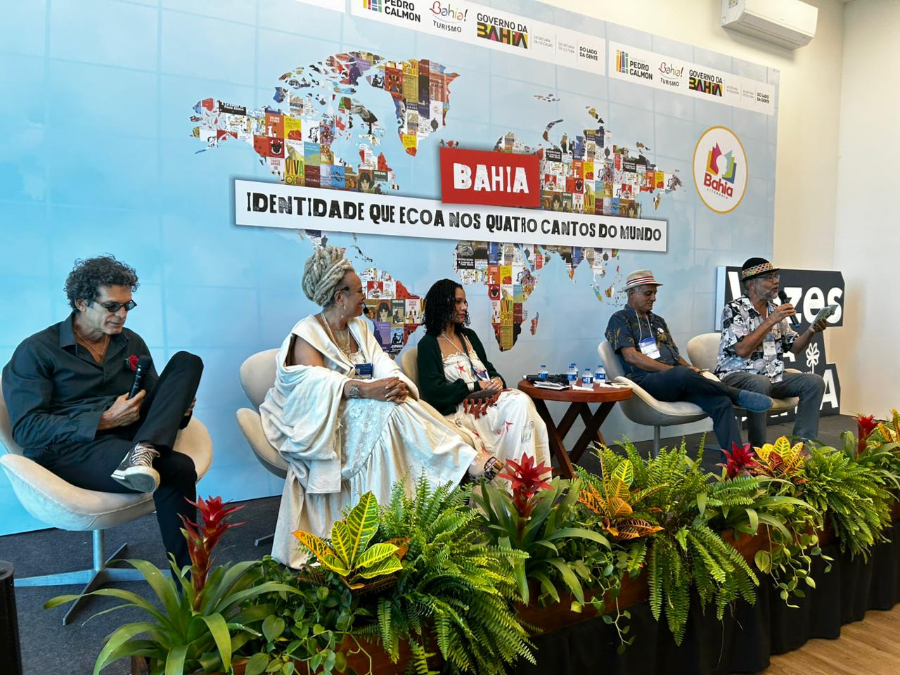 Bienal do Livro Bahia 2026: Diversidade e combate à desinformação marcam o segundo dia de programação