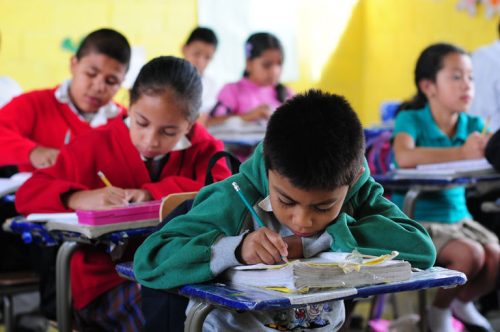 Children in their classroom in El Renacimiento school, in Villa Nueva, Guatemala. Photo: Maria Fleischmann / World Bank