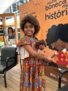 Campanha que arrecada bonecas pretas como forma de enfrentamento ao racismo é lançada na Biblioteca Central da Bahia