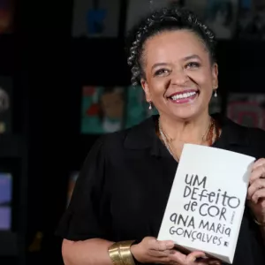 Ana Maria Gonçalves é a primeira mulher negra a se tornar imortal da Academia Brasileira de Letras