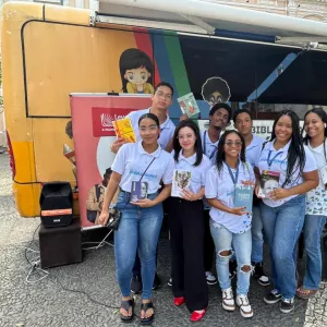 FPC leva Biblioteca móvel para a Flipelô e distribui livros através do Leve e Leia