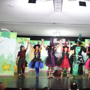 Cia de Teatro da Biblioteca Infantil Monteiro Lobato estreia peça ‘A Bruxinha que Era Boa’