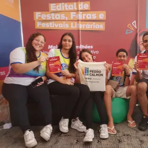 Em edição histórica, Flifs reúne cerca de 60 mil pessoas e distribui 10 mil vales-livro em Feira de Santana