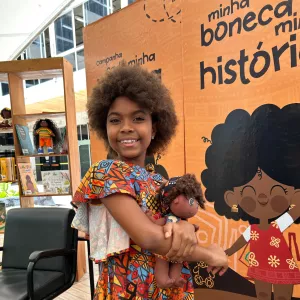 Campanha que arrecada bonecas pretas como forma de enfrentamento ao racismo é lançada na Biblioteca Central da Bahia