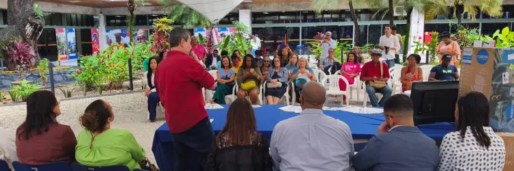 FPC e IADES entregam kits para equipar 18 pontos de leitura e bibliotecas de oito territórios de identidade da Bahia