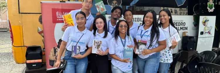 FPC leva Biblioteca móvel para a Flipelô e distribui livros através do Leve e Leia