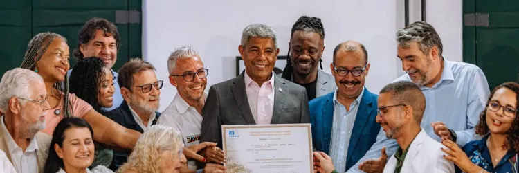 Governo da Bahia recebe certificação internacional ‘Memória do Mundo’ da UNESCO e oficializa sede própria do Arquivo Público