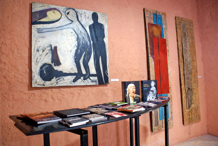 Exposição no foyer do Auditório do Liceu reúne peças de artistas dos Salões de Artes Visuais da FUNCEB