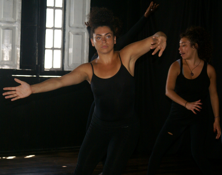 Bailarina com trajetória internacional preparou finalização de curso de Técnica Silvestre, que ensina na Escola de Dança da Funceb 