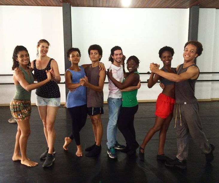 Diversidade marca aulas e palestras gratuitas ofertadas por meio da iniciativa de alunos da Escola de Dança da FUNCEB que reúne professores voluntários