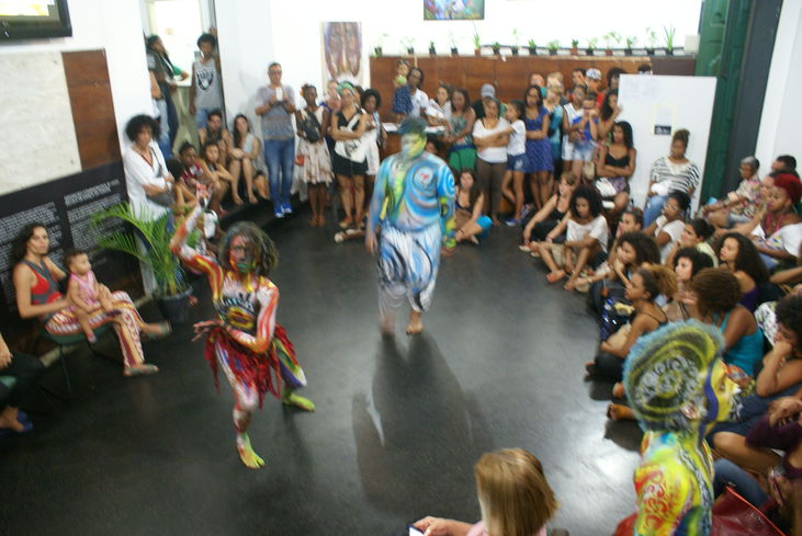 Com apresentação de performance, muita emoção e casa cheia, aconteceu na noite de ontem, 29 de setembro, na Escola de Dança da Funceb, o encerramento da mostra de Marcos Costa.