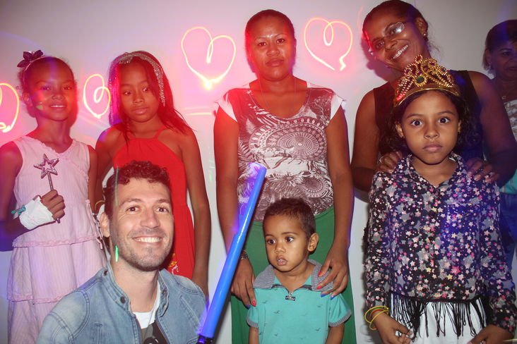 Programa realizado pela Coordenação de Artes Visuais da FUNCEB aconteceu nesta quinta-feira, 13 de outubro. Juniro Almeida orientou a turma